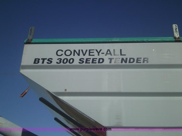 image for item A1669 2003 Convey All BTS300 bulk seed tender