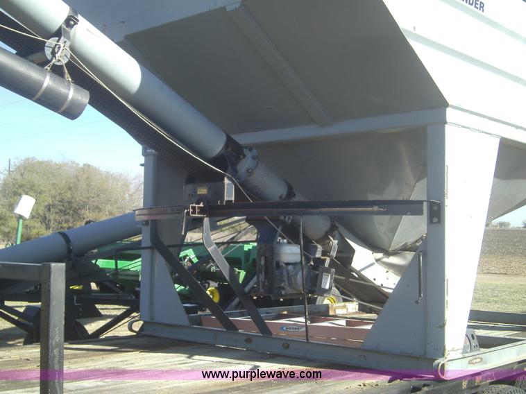 image for item A1669 2003 Convey All BTS300 bulk seed tender