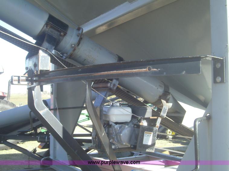 image for item A1669 2003 Convey All BTS300 bulk seed tender