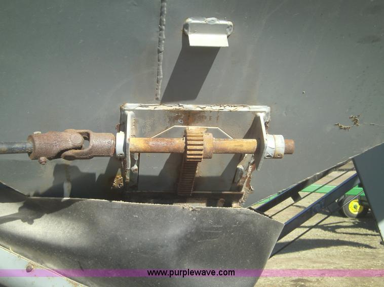 image for item A1669 2003 Convey All BTS300 bulk seed tender