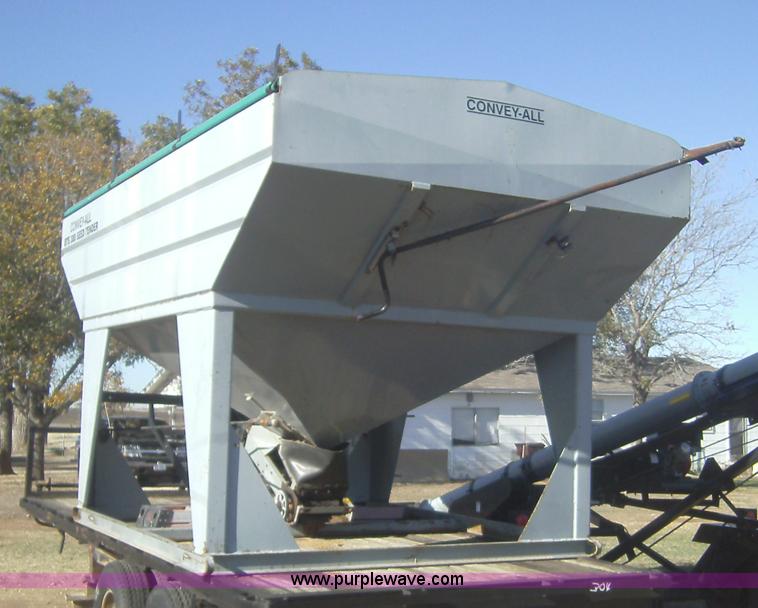 image for item A1669 2003 Convey All BTS300 bulk seed tender