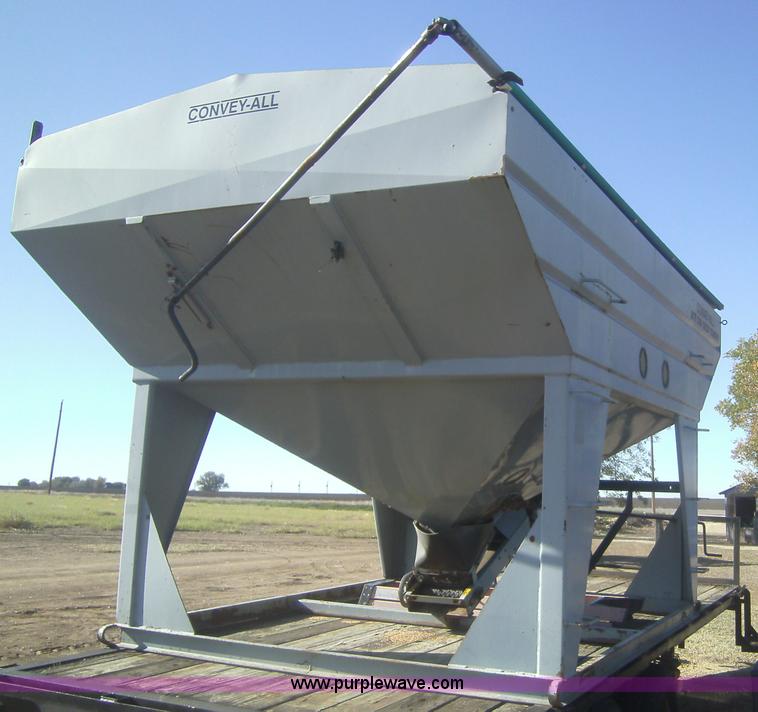 image for item A1669 2003 Convey All BTS300 bulk seed tender