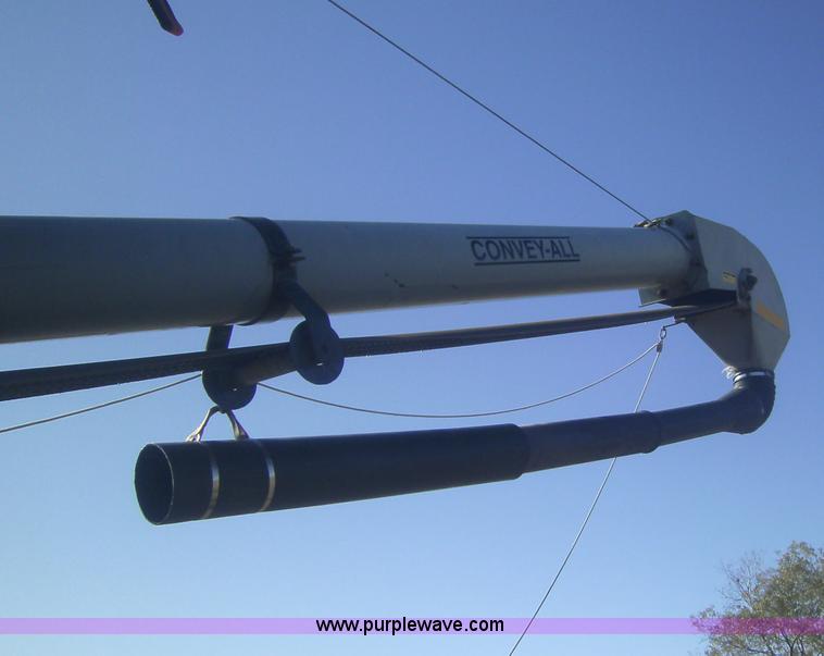 image for item A1669 2003 Convey All BTS300 bulk seed tender