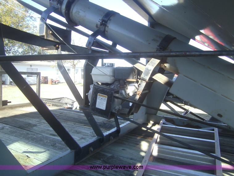 image for item A1669 2003 Convey All BTS300 bulk seed tender