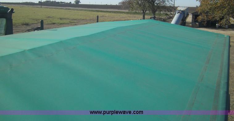 image for item A1669 2003 Convey All BTS300 bulk seed tender