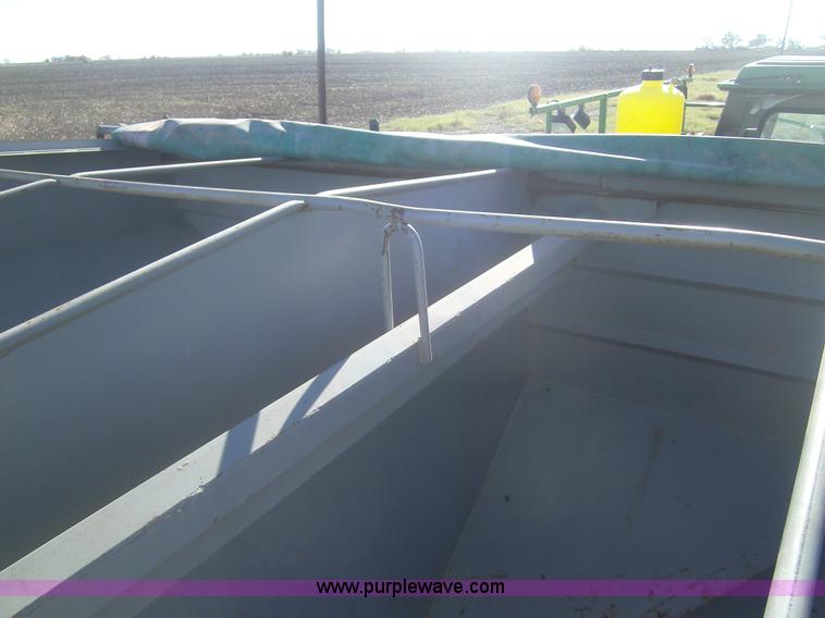 image for item A1669 2003 Convey All BTS300 bulk seed tender