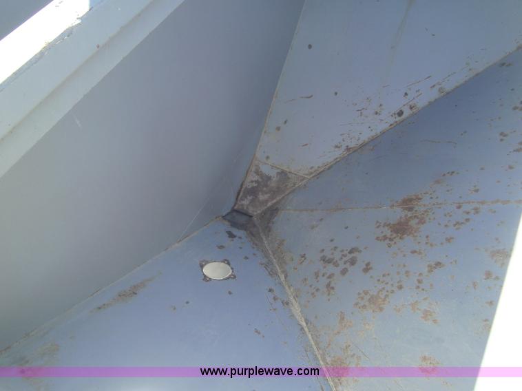 image for item A1669 2003 Convey All BTS300 bulk seed tender