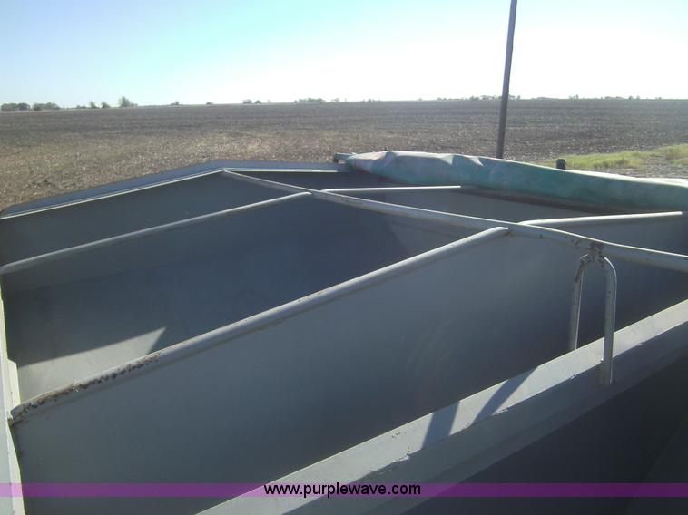 image for item A1669 2003 Convey All BTS300 bulk seed tender