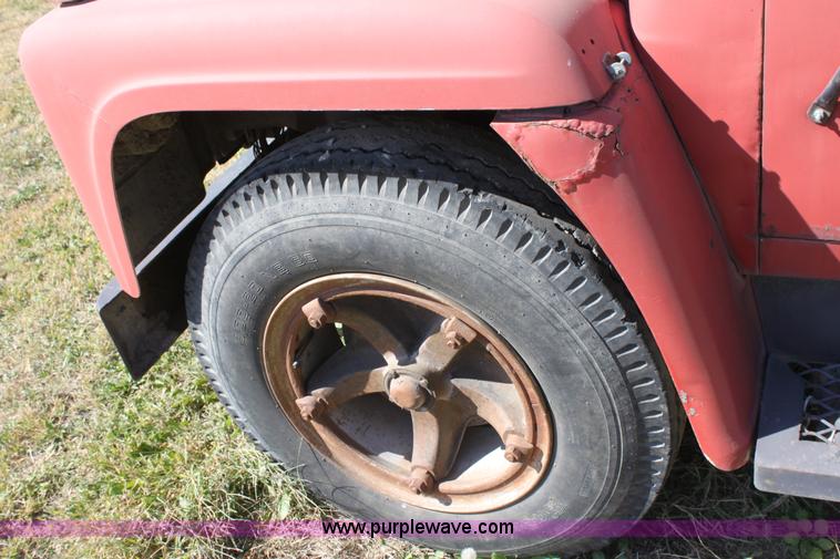 image for item A2930 1972 International Loadstar 1600 truck cab and chassis