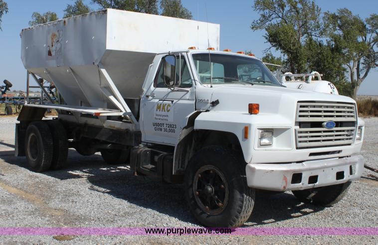 image for item A2936 1987 Ford F700 tender truck