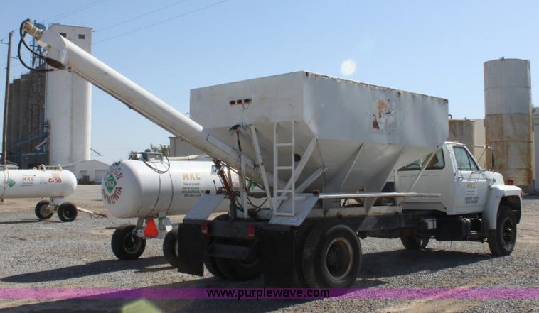 image for item A2936 1987 Ford F700 tender truck