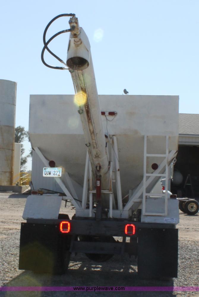 image for item A2936 1987 Ford F700 tender truck