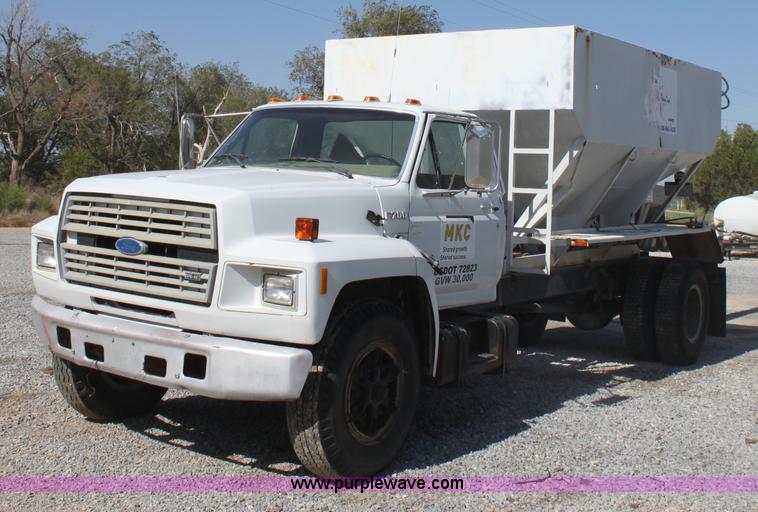 image for item A2936 1987 Ford F700 tender truck