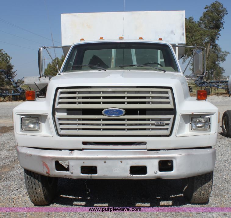 image for item A2936 1987 Ford F700 tender truck
