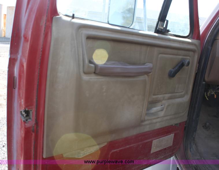 image for item A2936 1987 Ford F700 tender truck