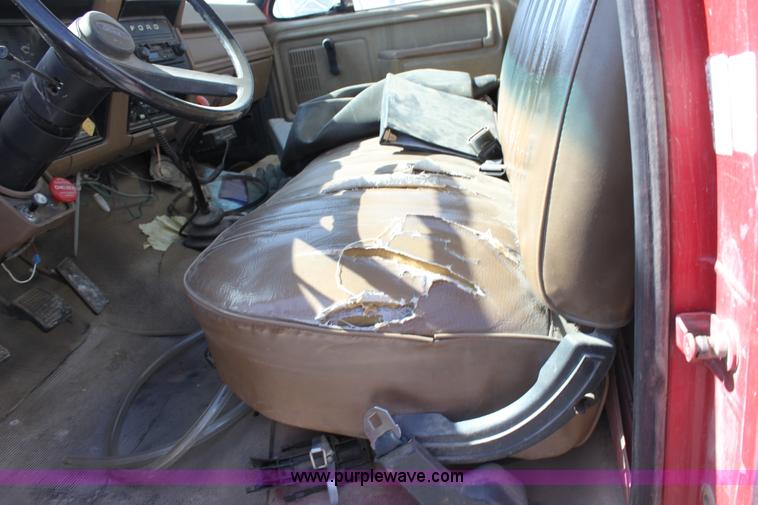 image for item A2936 1987 Ford F700 tender truck