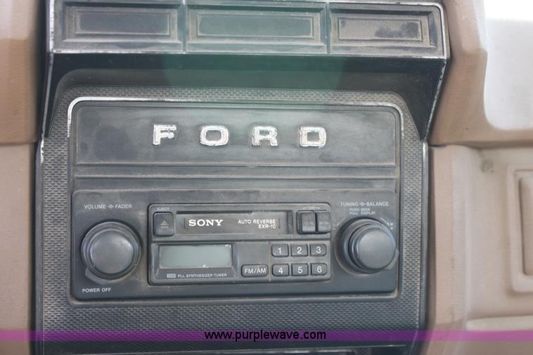 image for item A2936 1987 Ford F700 tender truck