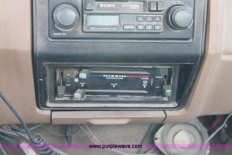 image for item A2936 1987 Ford F700 tender truck