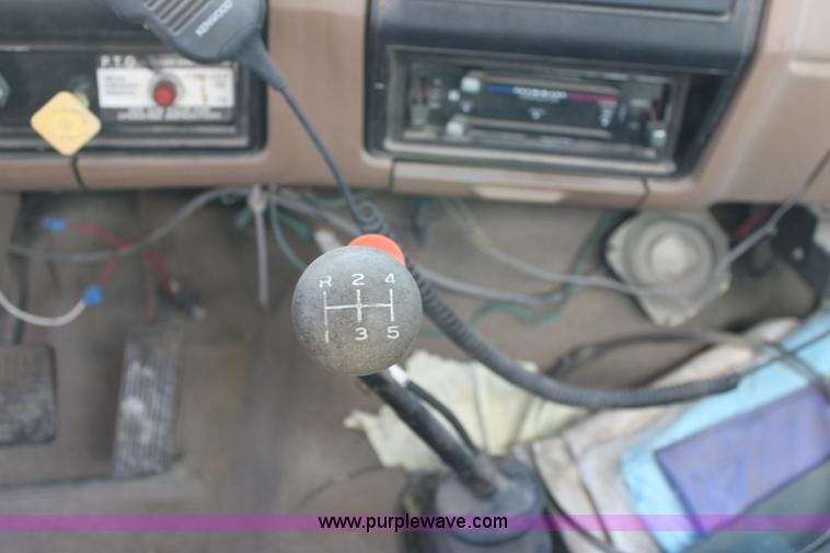 image for item A2936 1987 Ford F700 tender truck