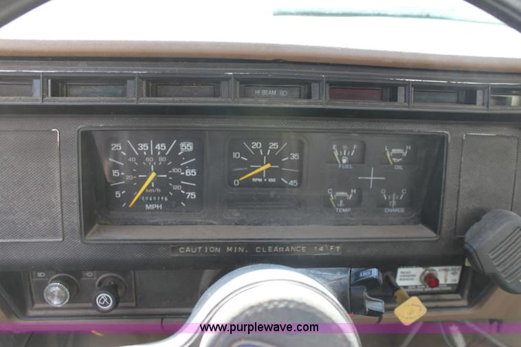 image for item A2936 1987 Ford F700 tender truck