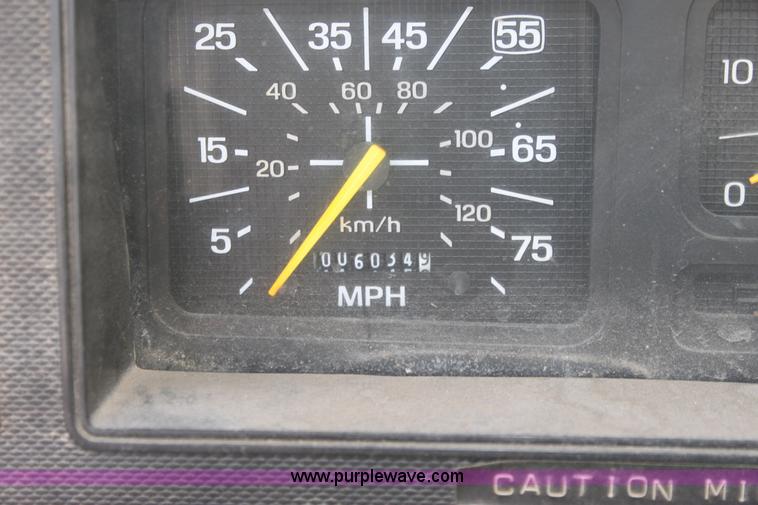 image for item A2936 1987 Ford F700 tender truck