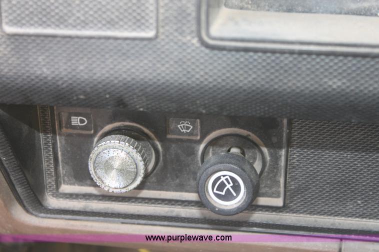 image for item A2936 1987 Ford F700 tender truck