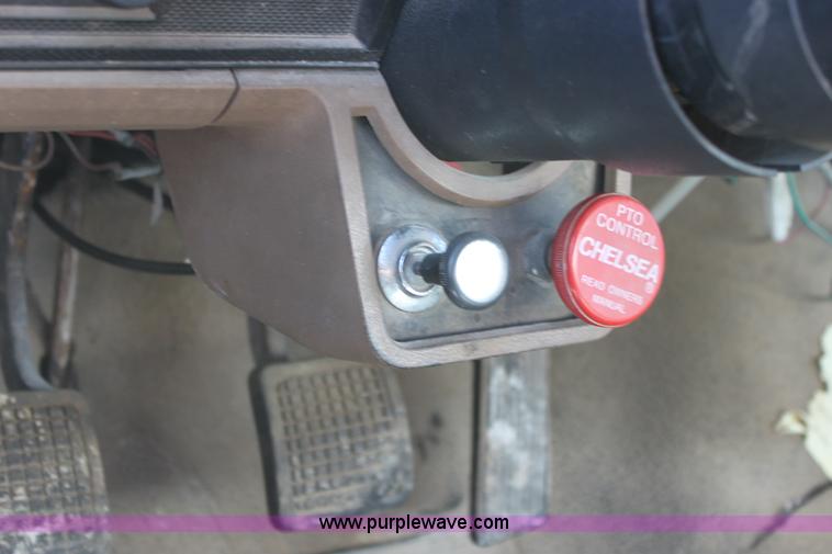 image for item A2936 1987 Ford F700 tender truck