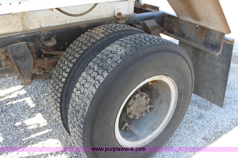 image for item A2936 1987 Ford F700 tender truck