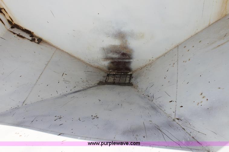 image for item A2936 1987 Ford F700 tender truck