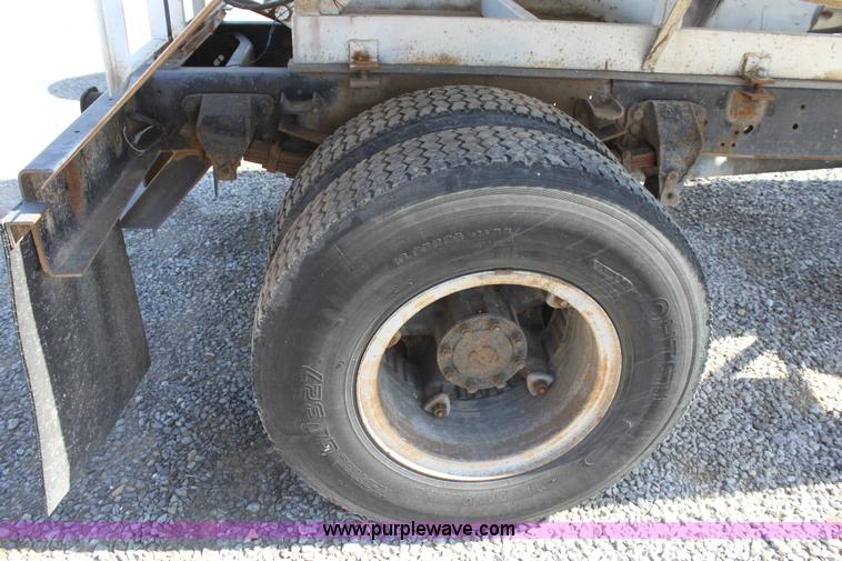 image for item A2936 1987 Ford F700 tender truck