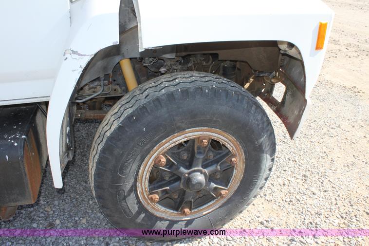 image for item A2936 1987 Ford F700 tender truck