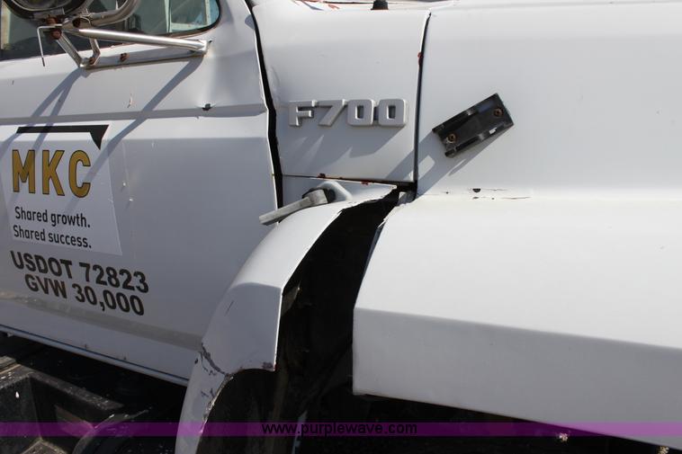 image for item A2936 1987 Ford F700 tender truck