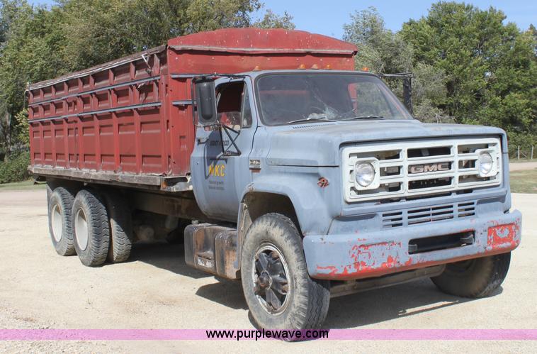 image for item A2968 1974 GMC 6500 grain truck