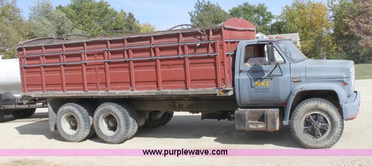 image for item A2968 1974 GMC 6500 grain truck