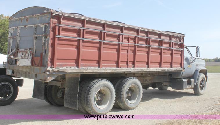 image for item A2968 1974 GMC 6500 grain truck