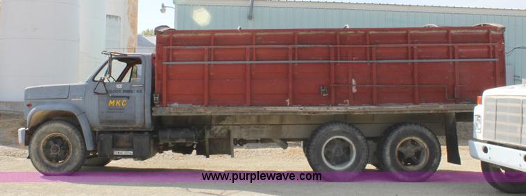 image for item A2968 1974 GMC 6500 grain truck
