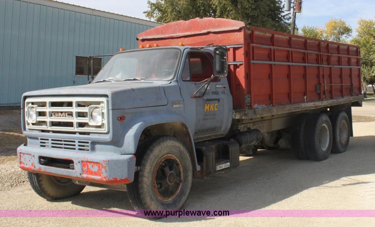 image for item A2968 1974 GMC 6500 grain truck