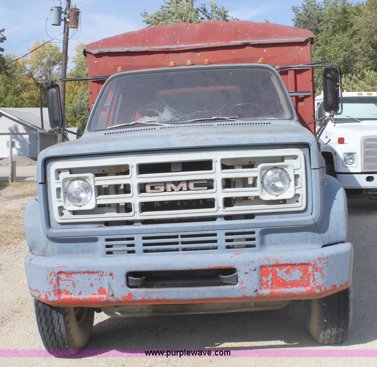 image for item A2968 1974 GMC 6500 grain truck