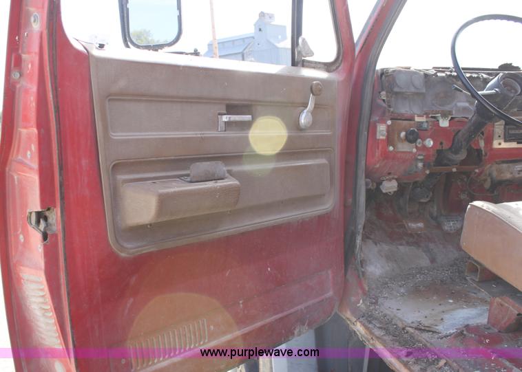 image for item A2968 1974 GMC 6500 grain truck