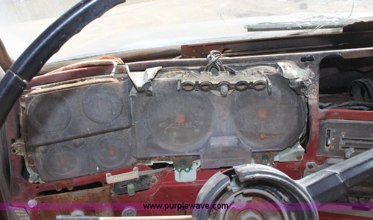 image for item A2968 1974 GMC 6500 grain truck