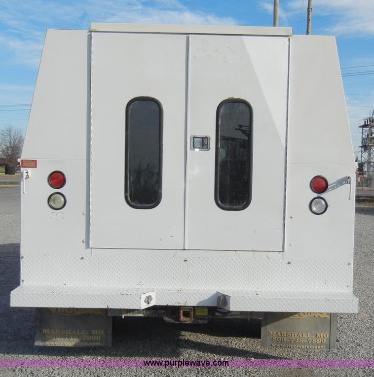 image for item A3342 2001 Ford F450 Super Duty pickup truck