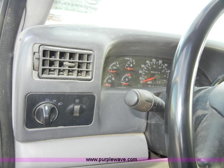 image for item A3342 2001 Ford F450 Super Duty pickup truck
