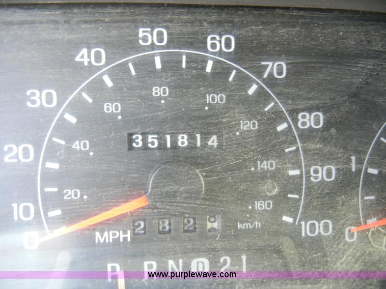 image for item A3342 2001 Ford F450 Super Duty pickup truck