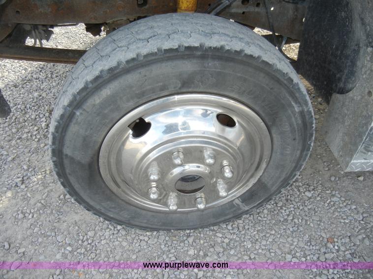 image for item A3342 2001 Ford F450 Super Duty pickup truck