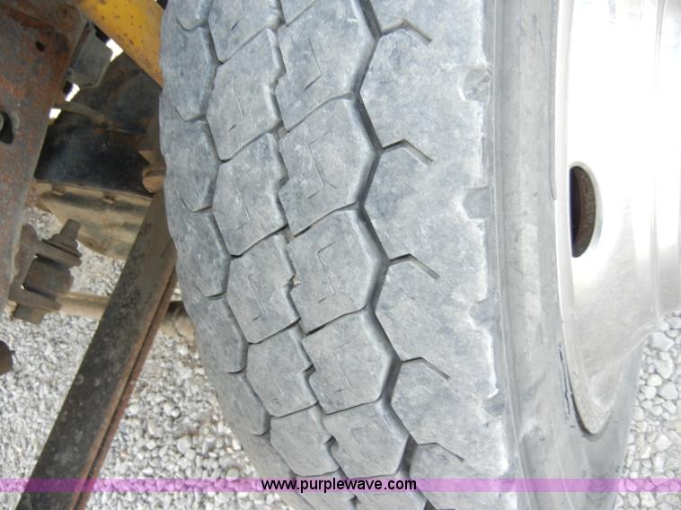 image for item A3342 2001 Ford F450 Super Duty pickup truck