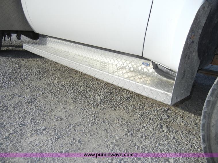 image for item A3342 2001 Ford F450 Super Duty pickup truck