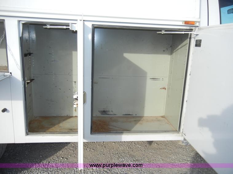 image for item A3342 2001 Ford F450 Super Duty pickup truck