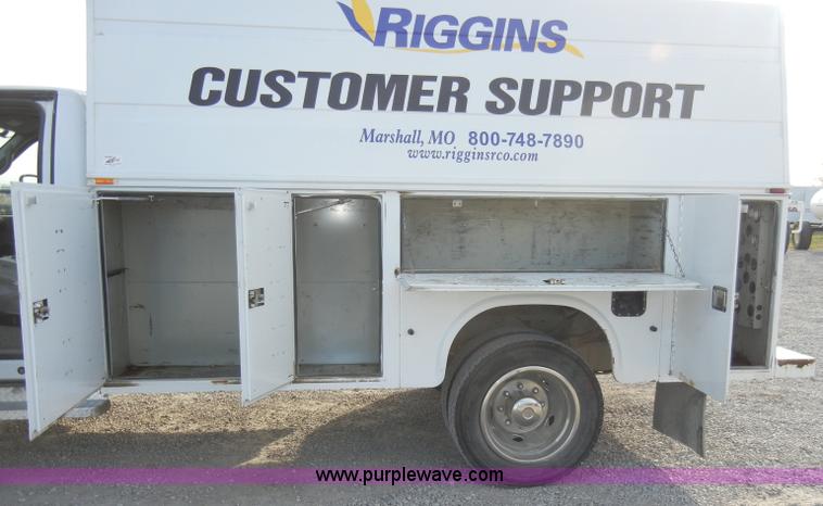 image for item A3342 2001 Ford F450 Super Duty pickup truck