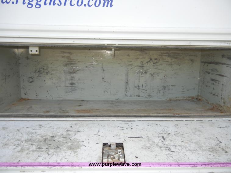 image for item A3342 2001 Ford F450 Super Duty pickup truck