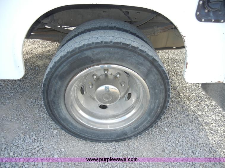 image for item A3342 2001 Ford F450 Super Duty pickup truck